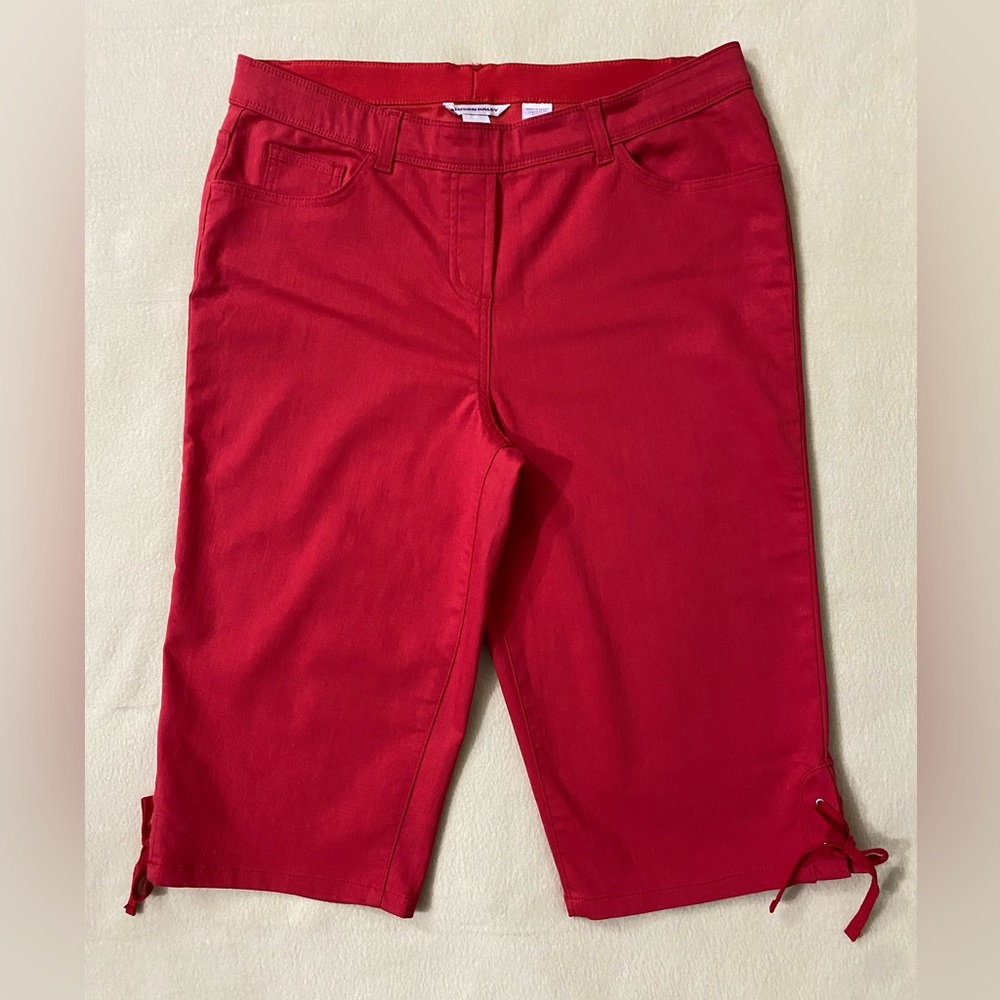 Cute Allison Daley capris - EUC